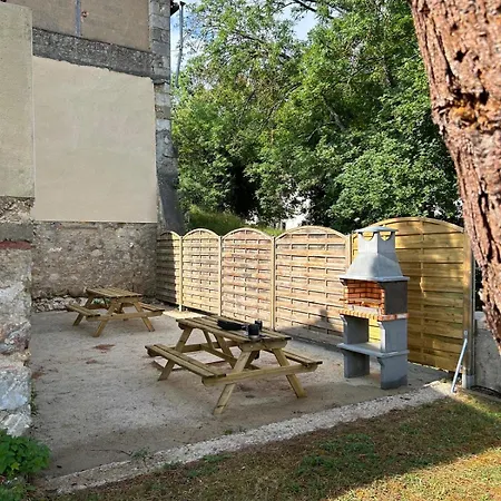 6 Parking Gratuit *